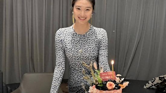 马伊琍为16岁女儿庆生照曝光！单亲孩子的成长有泪水