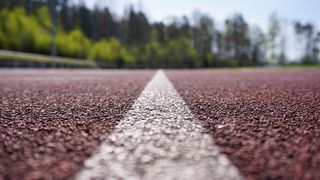 田径场上,为一个人的战斗鼓掌