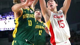 中国男篮7分惜败澳大利亚：周琦16分17板，他变强变壮了