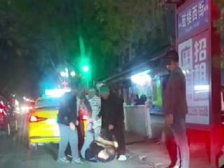 宁夏中卫一出租车司机遭乘客殴打 当地派出所：正在处理中