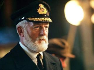 泰坦尼克号船长饰演者去世，演红指环王国王，解说过美丽中国