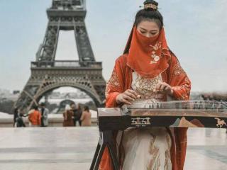 法国街头，“古筝女孩”展现中国传统文化之美