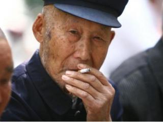 人老了戒烟是在折寿？老人要不要戒烟？医生：戒烟重视3个关键点