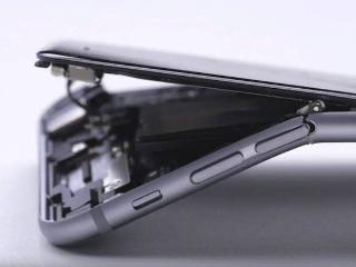 史上最薄苹果产品容易弯折吗？新 iPad Pro 暴力测试来了