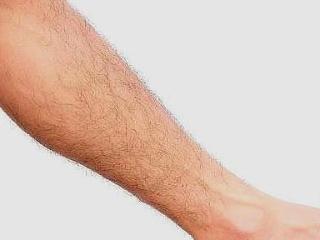 为啥有的男人腿毛稀少，有的却很旺盛？多半和这些原因脱不开关系