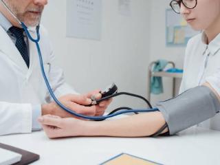 高血压患者，低压和高压的安全范围是多少？怎样才能减少并发症？
