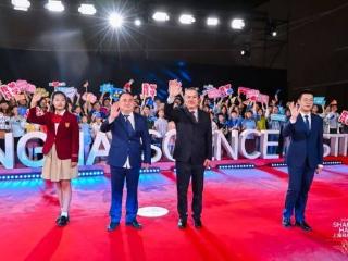 赞！金山学子亮相上海科技节“元宇宙”红毯秀
