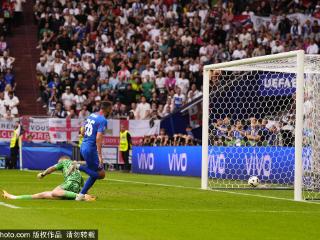 欧洲杯-施兰茨破门成队史首人 英格兰半场0射正0-1斯洛伐克