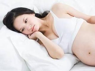 孕期睡姿别马虎，错误的睡姿影响胎儿发育，会带给宝宝压迫感