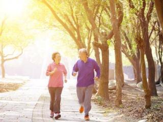 走路快和走路慢？哪个更容易长寿？研究：两者衰老或差16岁