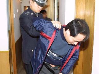 上海41岁男老板患艾滋后与卖淫男发生关系