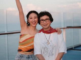 TVB花旦高海宁为母庆生，两母女戴12万劳力士，一家合照太幸福
