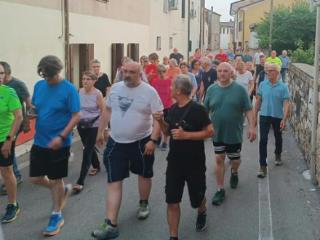 被人涂鸦说“胖”，意大利280斤重镇长徒步减肥吸引大批居民跟风