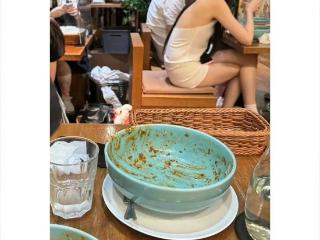 王思聪又曝出新消息，疑似与前女友同游日本，被质疑与小肉安复合