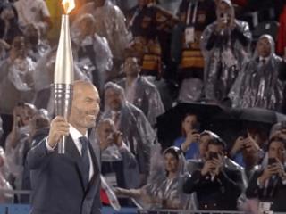 点火仪式 热气球变火炬台腾空而起飘向远方 100岁奥运冠军成火炬手