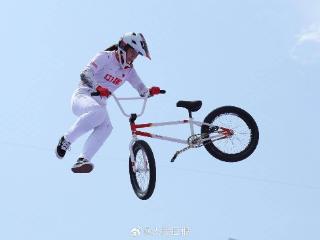 奥运热评丨四川姑娘拿下中国自由式小轮车首金，最动人的是青春的可能性