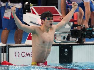 泳池中的霸气王子 潘展乐用奥运金牌和世界纪录庆生