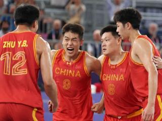 大爆冷，中国男篮掀翻世界第一！张宁爆砍11+4 流浪地球终获回报