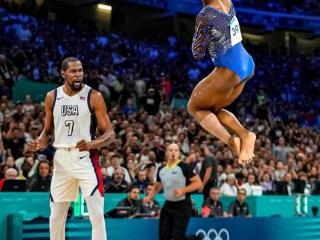 女子体操全能冠军引热议！杜兰特称赞惊人弹跳：她能上演空接扣篮