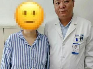 女子抽脂后剧烈腹痛，医生探查后惊呆：肠子4个洞，肚子千疮百孔