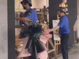 城管扎破店庆气球？店主还原事件真相