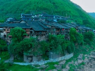 贵州大山中这个建在石头上的古镇，屹立千年不倒，吊脚楼好有特色