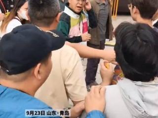 黄渤现身青岛遇网友求助！男子求他帮找工作