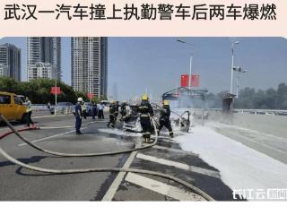 惨烈！武汉一汽车撞上警车，两车瞬间爆燃，都只剩残骸，网友炸锅