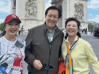 王馥荔活得太真实！不扮嫩，不医美，皱纹横生也挡不住优雅气质