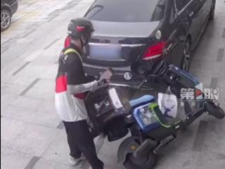 外卖小哥两次擦撞奔驰车，主动赔偿2100元，车主称“算了，结婚叫上我就行”，网友：活该你开奔驰