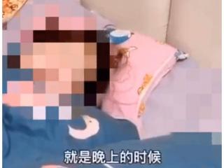 母亲发儿女裸睡视频引争议，直播辩解网友不买账，账号已被封