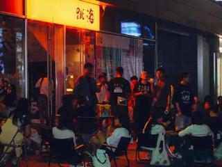 「跳海」酒馆完成数千万元天使轮融资，还要开酒店和长租公寓｜独家