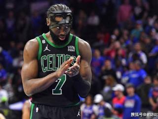 杰伦布朗排NBA历史前五，科比高居第二，记者反问：那詹姆斯呢？