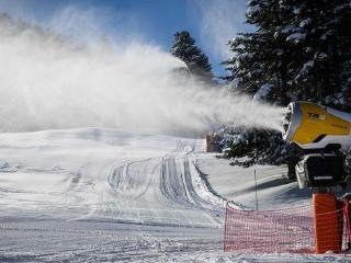 气候变暖太缺雪 欧洲多国滑雪旅游业面临生存困境