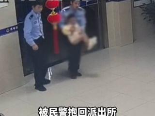 家庭“弟”位？民警带“光腚”小孩扫楼找妈妈 画面逐渐搞笑