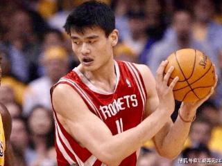 8年NBA生涯，姚明合计领走多少薪资？球迷：怪不得他会被退役球衣