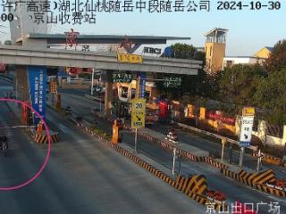 “四无”摩托车冲岗进入高速公路又逆行返回，民警吼叫式批评：知不知道多危险