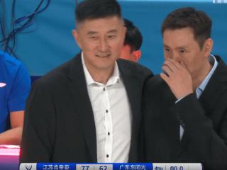 只打41秒，折返跑一趟就下来！杜锋羞辱阿联接班人，徐昕被骂废了