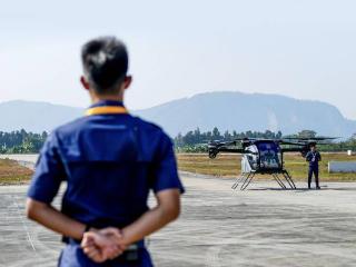 小鹏汇天分体式飞行汽车“陆地航母”完成全球公开首飞