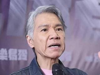 香港知名男星复出拍剧，满头白发显沧桑，举家移民加拿大买湖景房