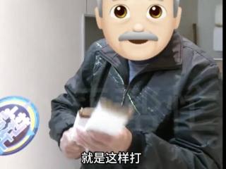 “女儿抵不上半路夫妻！”72岁老人谈恋爱被女儿打，网友吵翻！