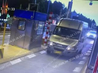 男子疯狂跟车“蹭”ETC180余次，偷逃高速费近万元，涉盗窃罪被抓！