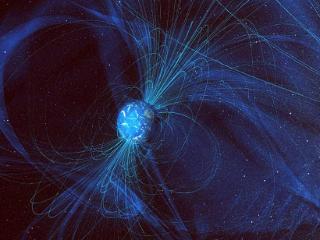 科学家发现，全球磁场强度已下降9%，地球未来会火星化吗？