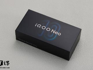 iQOO Neo10 Pro 拉力橙图赏：一体化悬浮双窗，银橙双色活力来袭