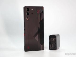 红魔10Pro+：骁龙8至尊版电竞旗舰，1.5K屏下摄像游戏手机新标杆