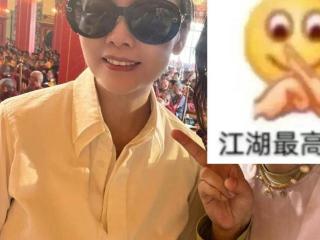 56岁邱淑贞携夫带女现身尼泊尔，素颜沉静尽显优雅气质