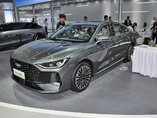 10多万就能开A8L，极限续航2500km，终身质保，奇瑞要卷死合资？