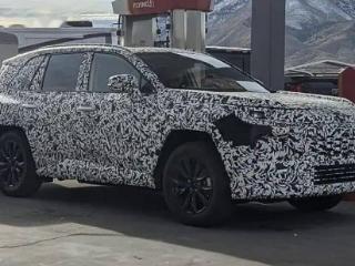 2026款丰田RAV4路测图首曝：“锤头鲨”式前脸设计