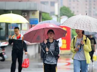 继啃老之后，“嘬老族”又悄然在大学中流行，父母难以拒绝孩子