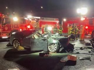 男子驾驶开启Autopilot的特斯拉撞上消防车身亡，家属提起诉讼